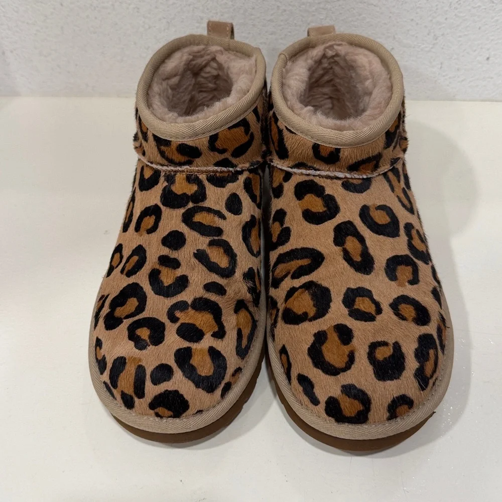 UGG WOMEN'S CALF HAIR LEOPARD ULTRA MINI BOOTIES BOOTS BLACK CHESTNUT LIKE New